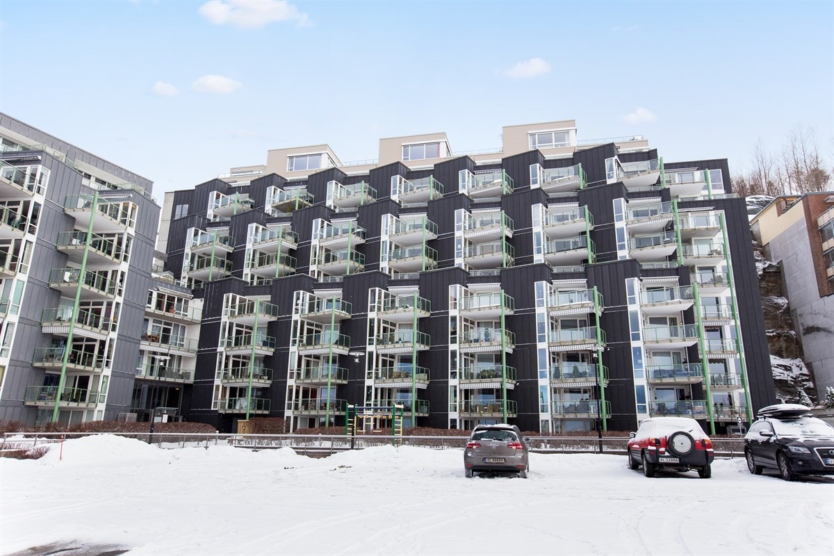 PROA Eiendomsmegling - En kort gåtur oppover i terrenget fører deg rett til et av Trondheims mest attraktive turområder, Estenstadmarka med lysløype. Galleribilde