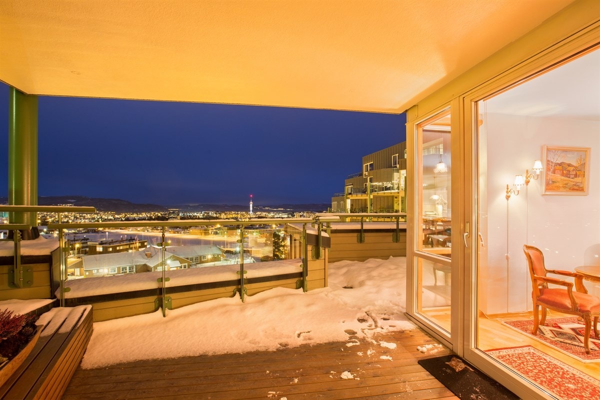 PROA Eiendomsmegling - Stemningsbilde fra verandaen. Galleribilde