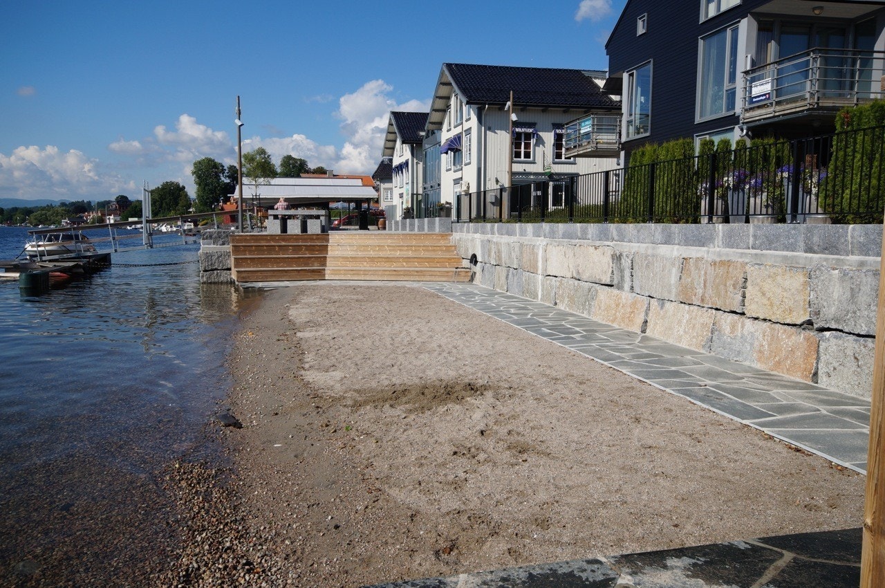 strand på andre siden av vegen Galleribilde