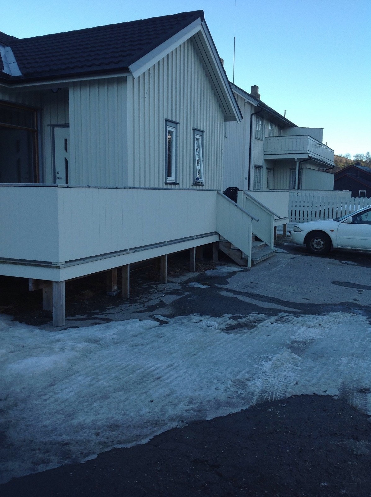 Inngang og veranda. Galleribilde