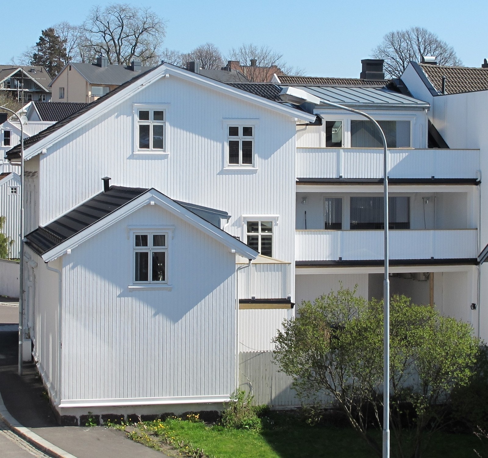 Det er deilige terrasser til alle leilighetene. Masse sol. Galleribilde