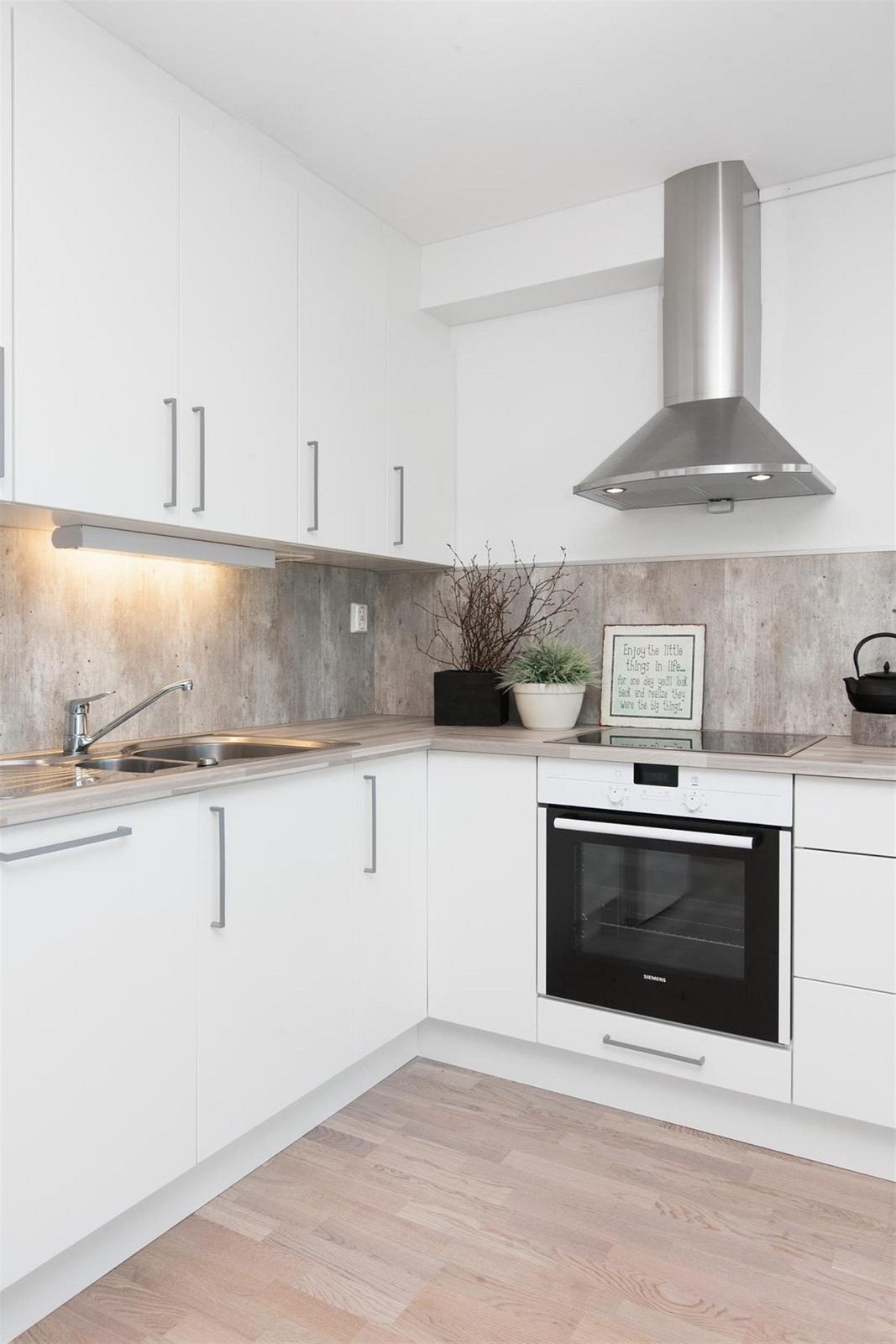 Kjøkken med hvitevarer Galleribilde