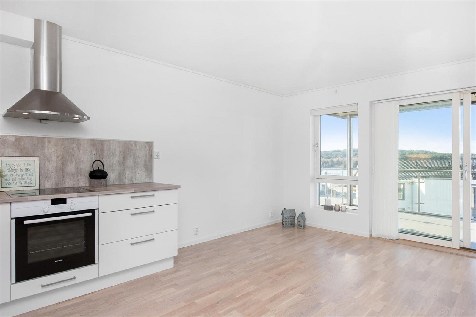 Åpen løsning mellom stue og kjøkken Galleribilde