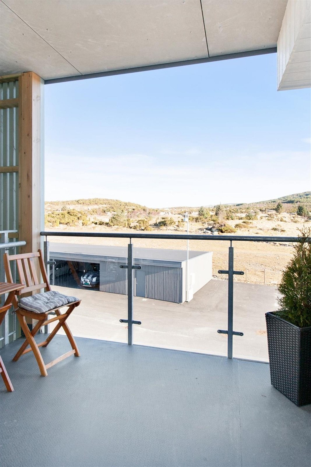 Utsikt østover fra inngangsparti Galleribilde