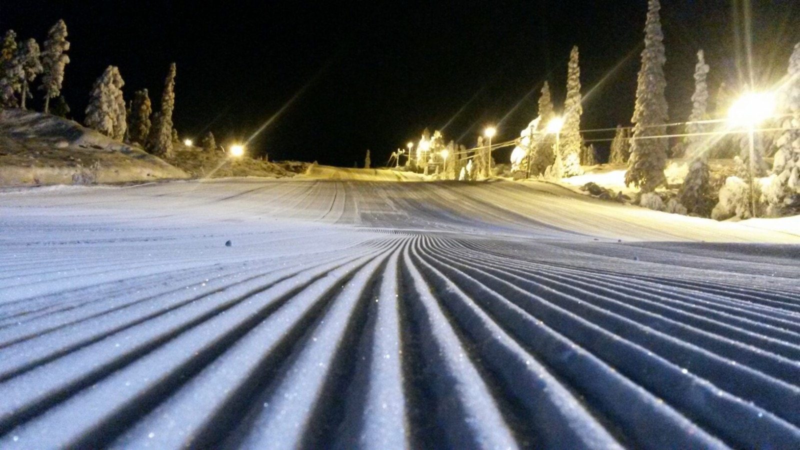 Lys, kanoner og kveldskjøring i Fagerfjell skisenter Galleribilde