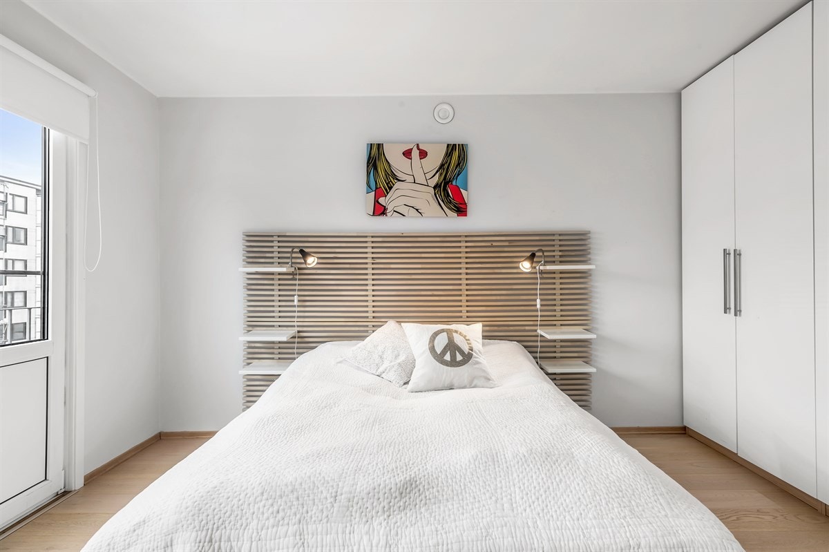 Sørøst-vendt hovedsoverom med inngang fra gangen. Galleribilde