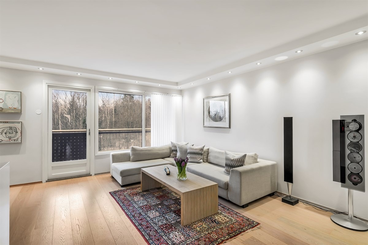 Leiligheten er nylig pusset opp, har gode lysflater og en god planløsning med en fin dynamikk og romfølelse. Galleribilde