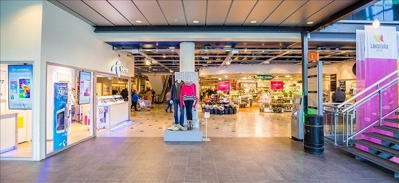 Nabo med Laksevåg Senter hvor det er et godt utvalg av butikker Galleribilde
