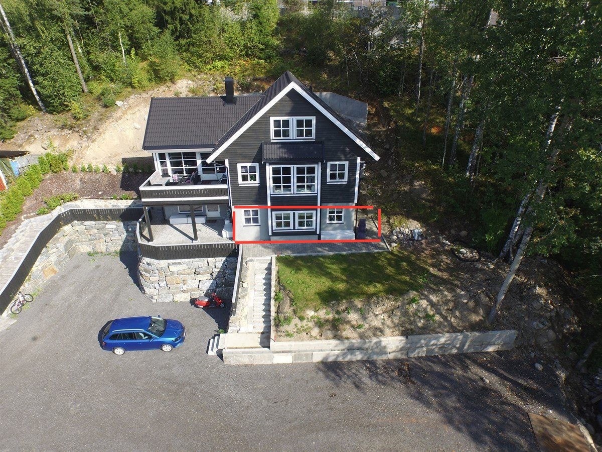 Det har blitt bygd terrasse ved siden av leiligheten etter bildet ble tatt Galleribilde