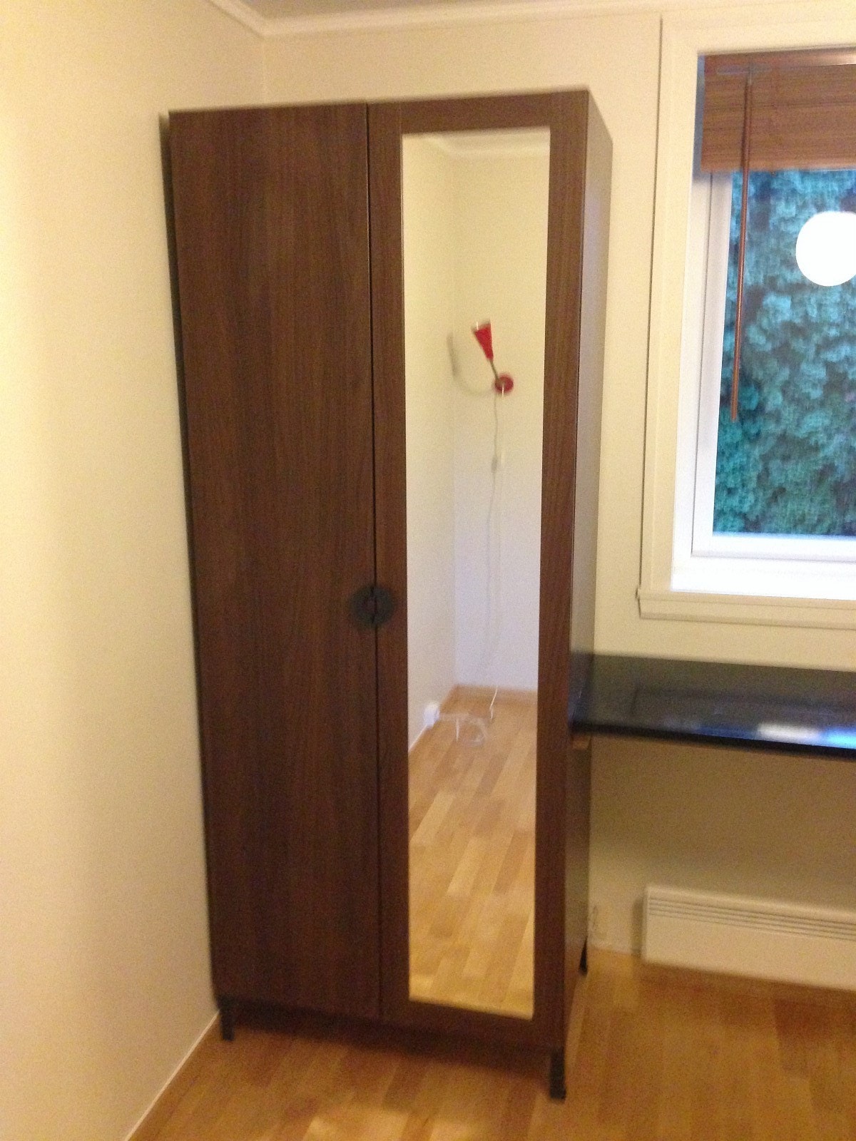 Stort romslig klesskap i rom nummer 1. Galleribilde