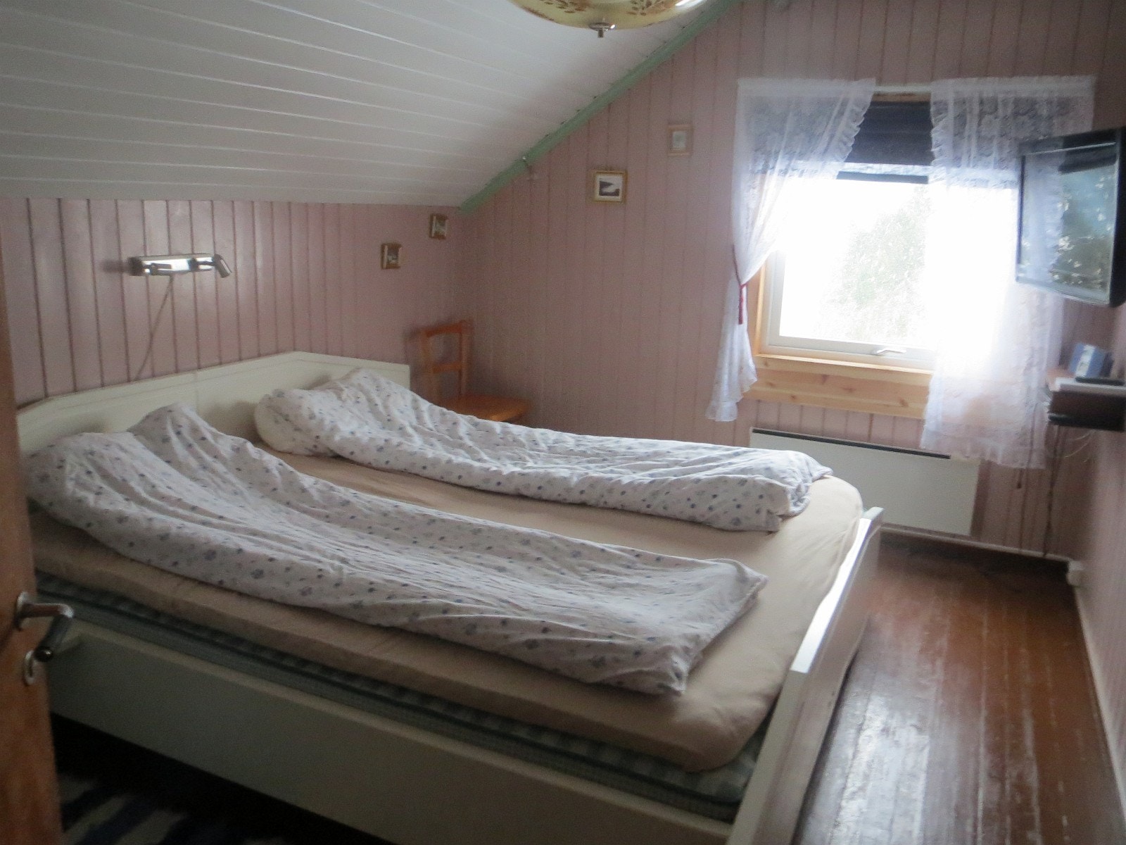 Soverom 1 - viser størrelse på rommet, fargene vises på annet bilde. Galleribilde