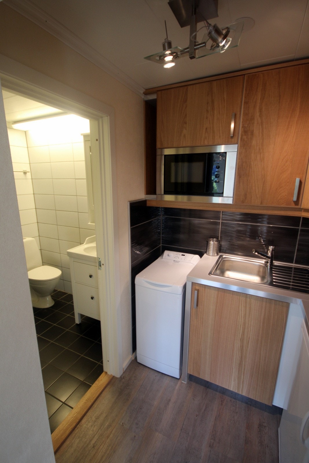 Kjøkkenet og badet har varmekabler i gulvet Galleribilde