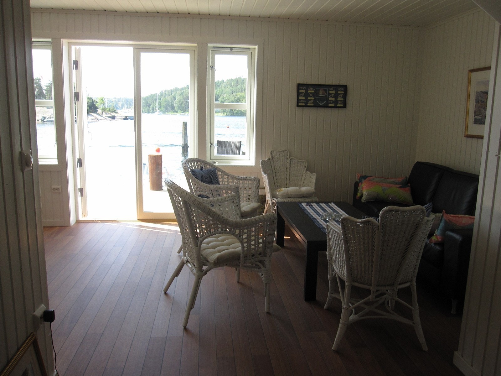 Stue med utsikt mot brygga Galleribilde