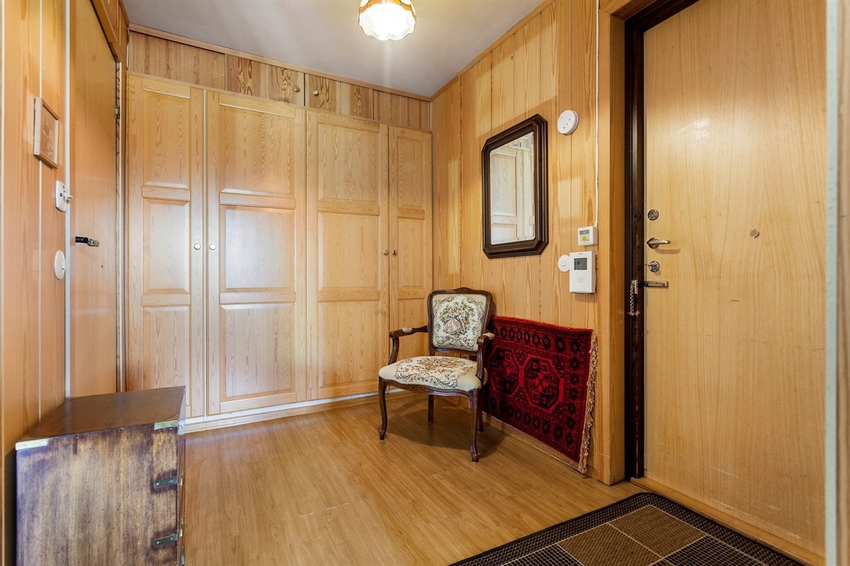 Gang/entre med garderobe. Galleribilde