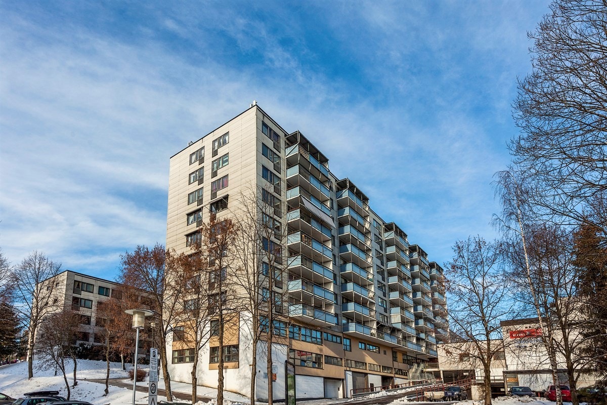 Fasaden av Hovseterveien 68A. Bygningen har heis. Galleribilde