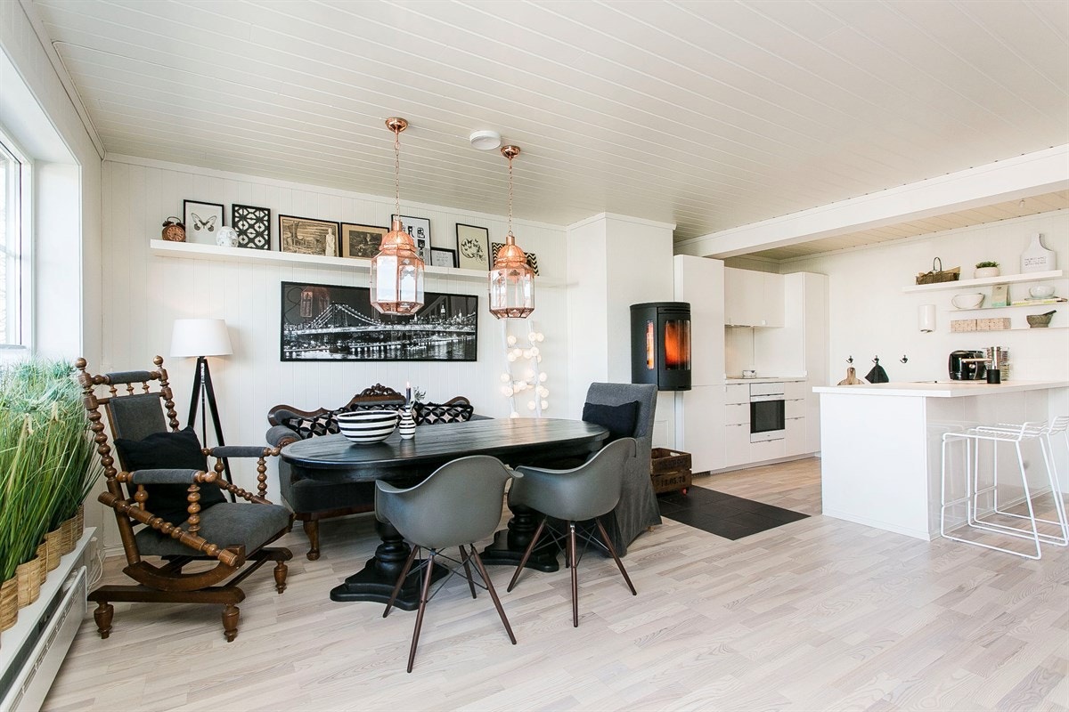 Spiseplass i tilknytting kjøkken Galleribilde