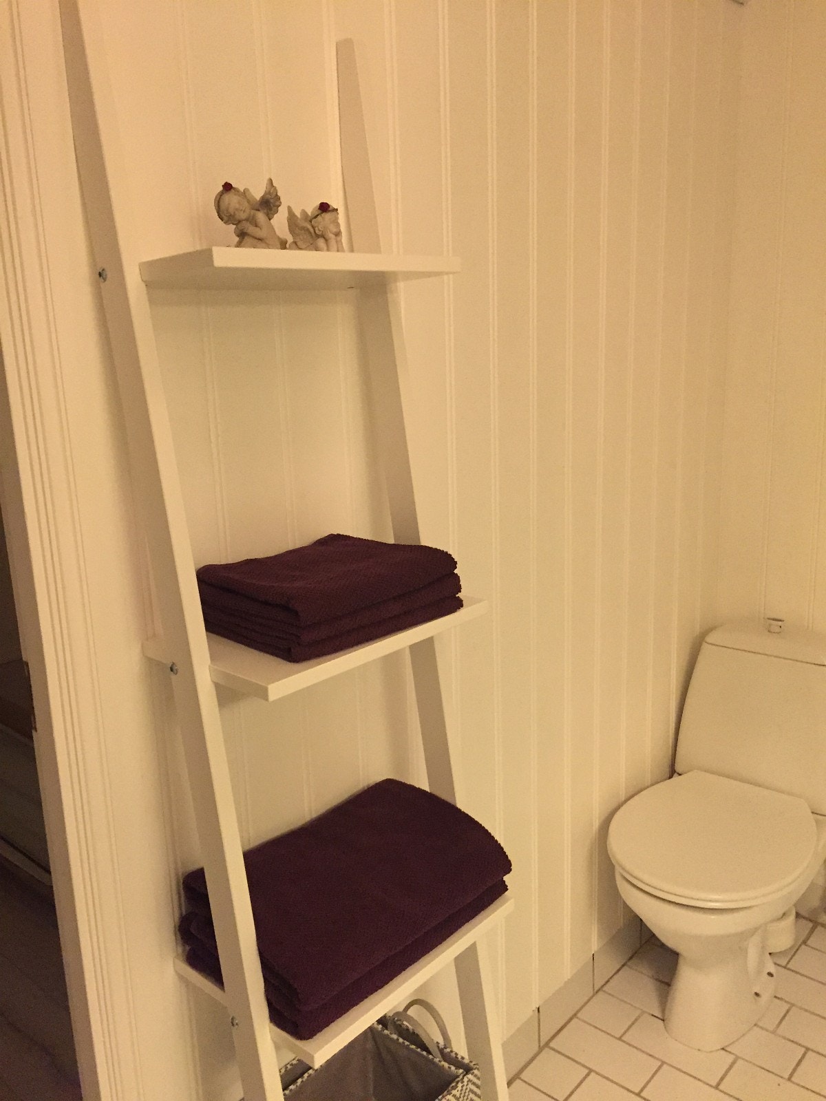 Baderom med dusjkabinett. Varmekabler Galleribilde