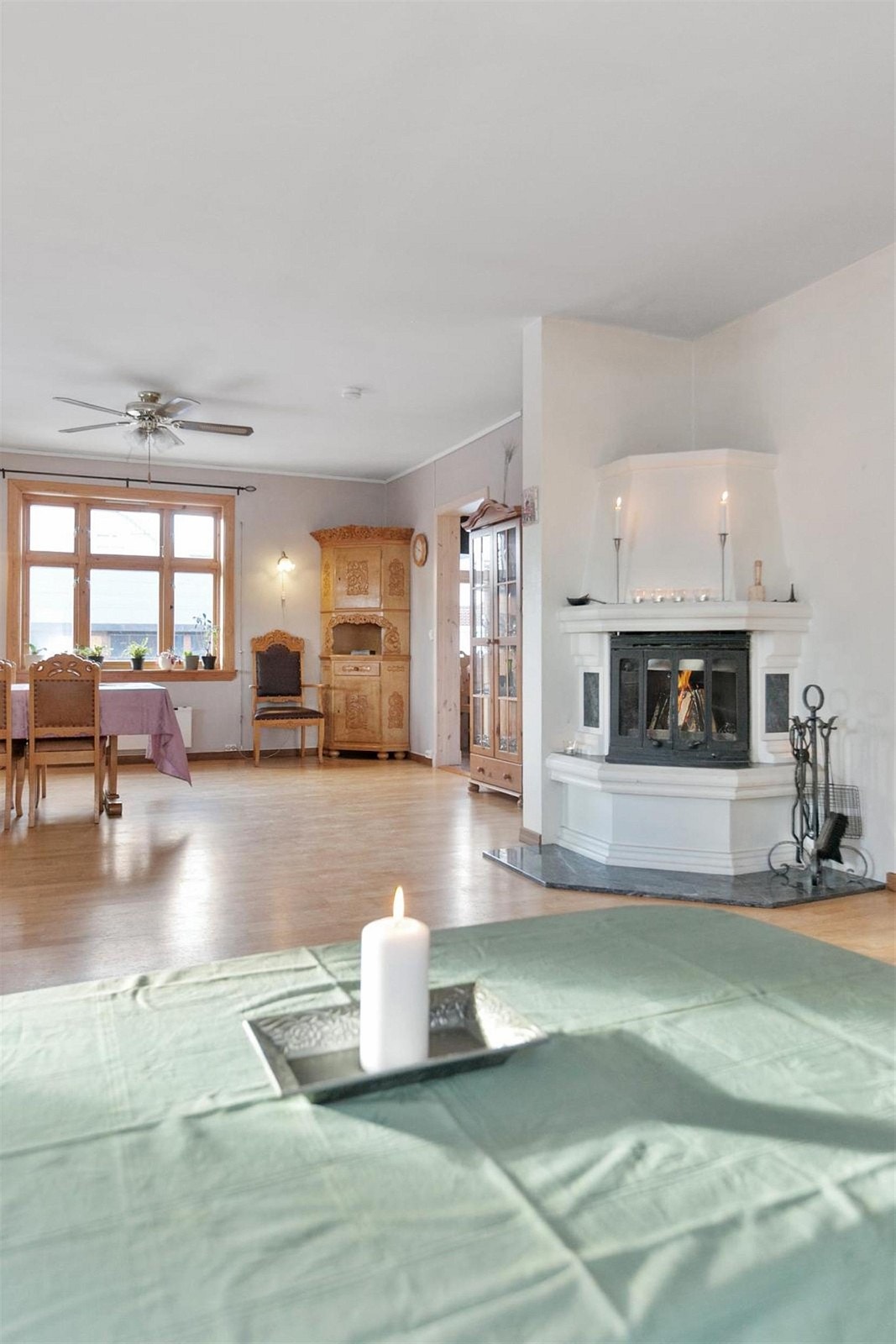 Stue-/ spisestue. Galleribilde