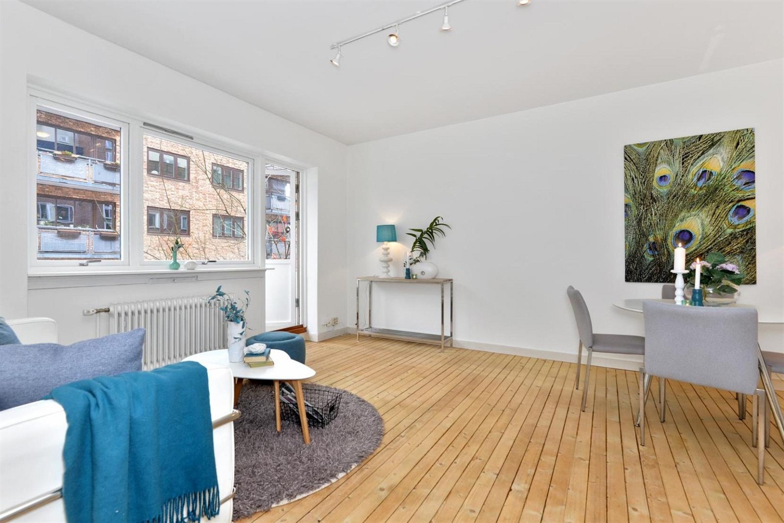 Originale slipte tregulv, nymalte vegger i 2016. Flere møbleringsmuligheter Galleribilde