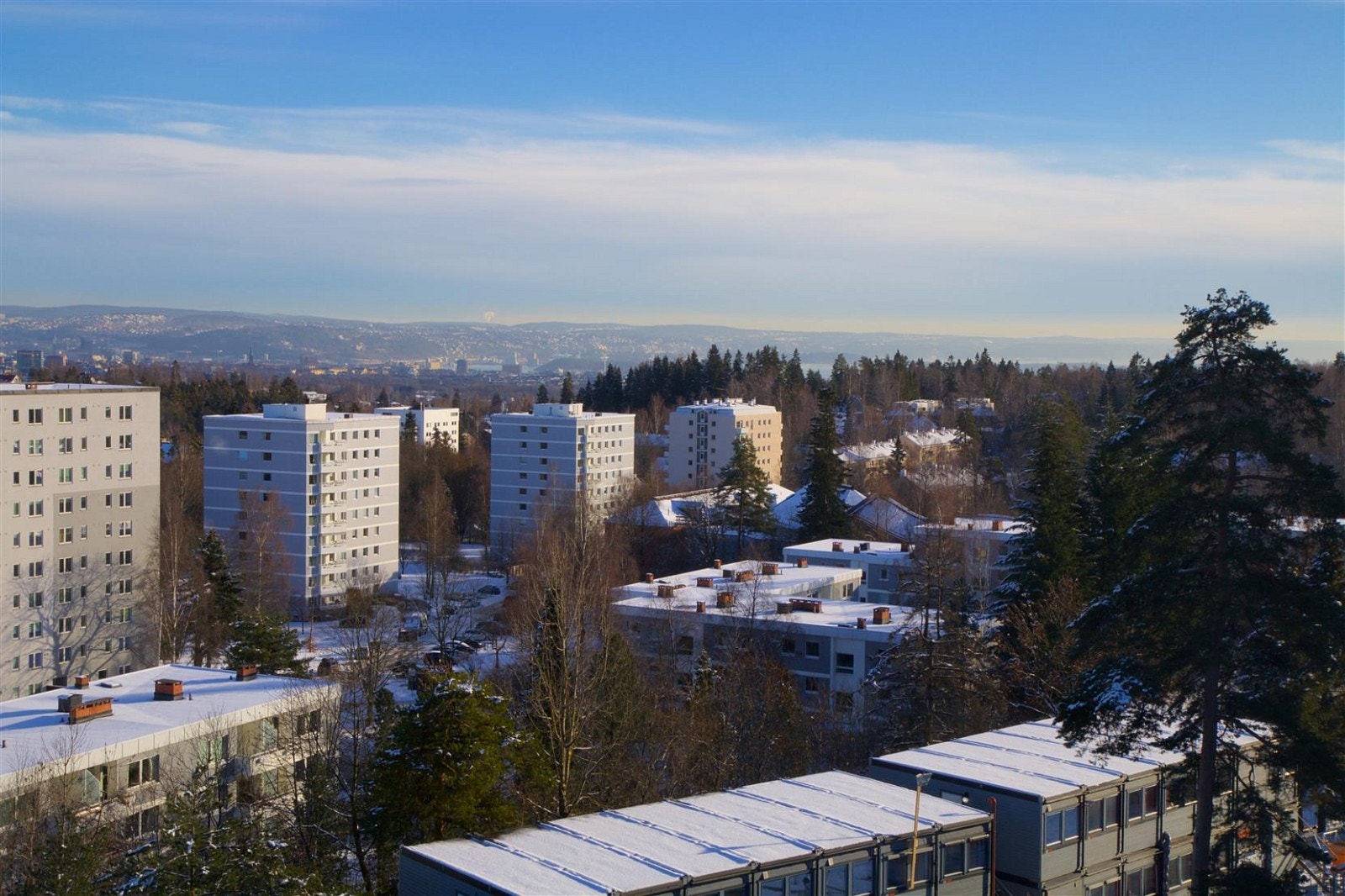 Flott og usjenert utsikt fra to av soverommene. Galleribilde