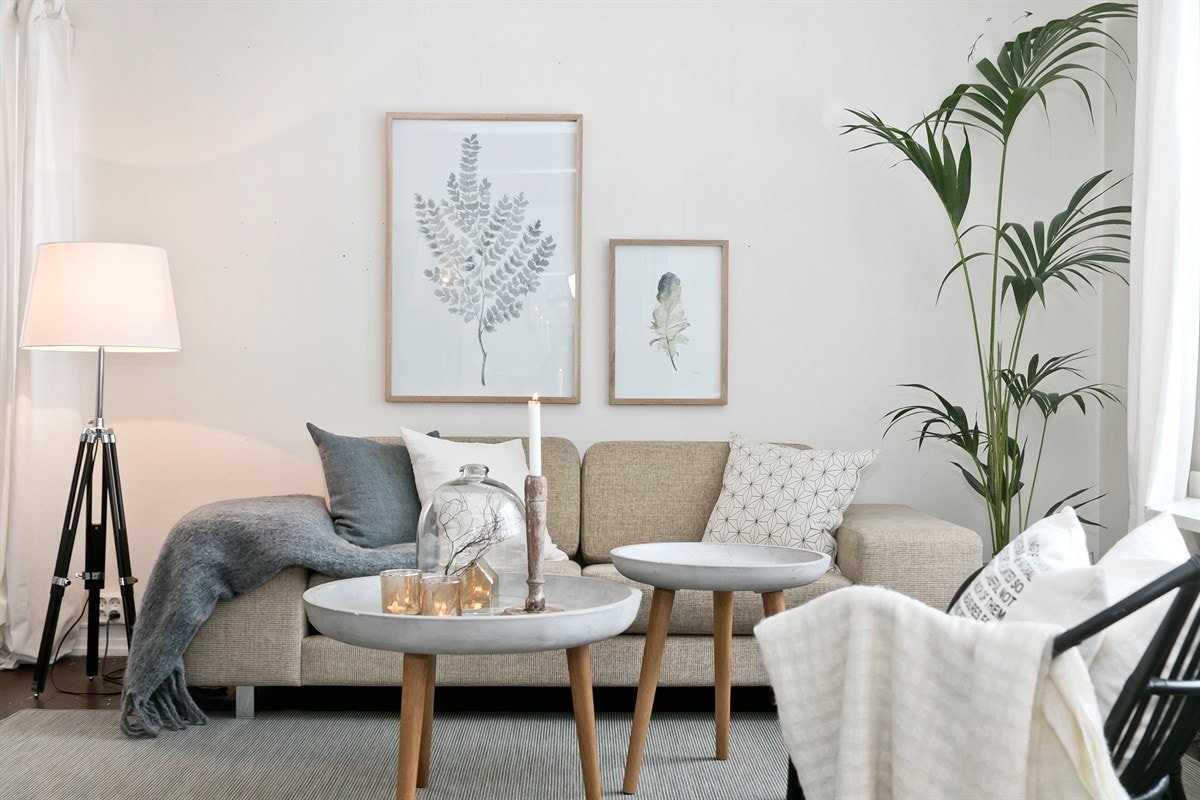 Innvendig i boligen står man fritt til å pusse opp slik en ønsker, enten med dagens planløsning eller ved å åpne opp mer og innlemme kjøkken/vaskerom mot spisestuen Galleribilde