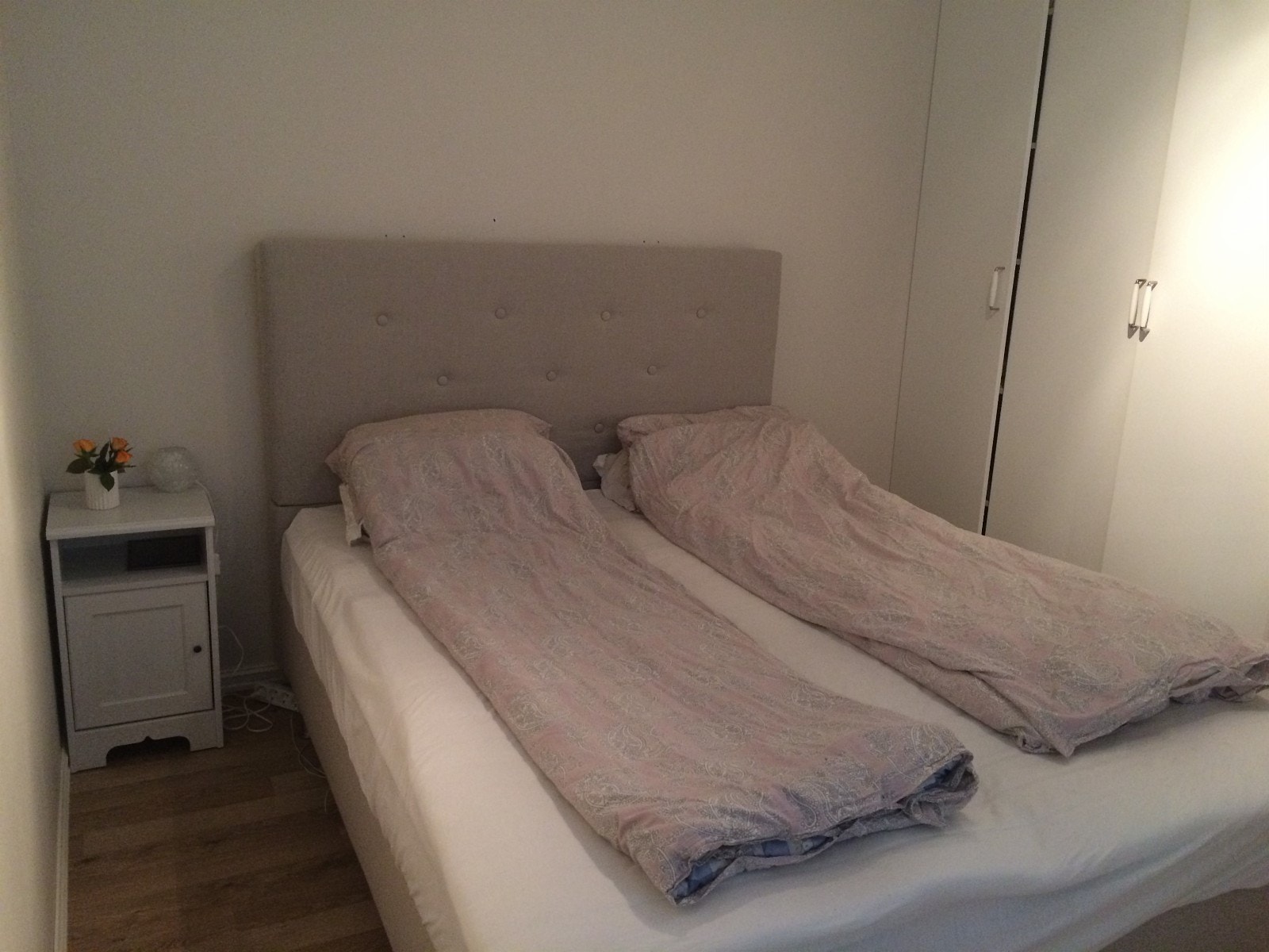 2 soverom. Et på ca 12 m2 og ett på ca 8m2 Galleribilde