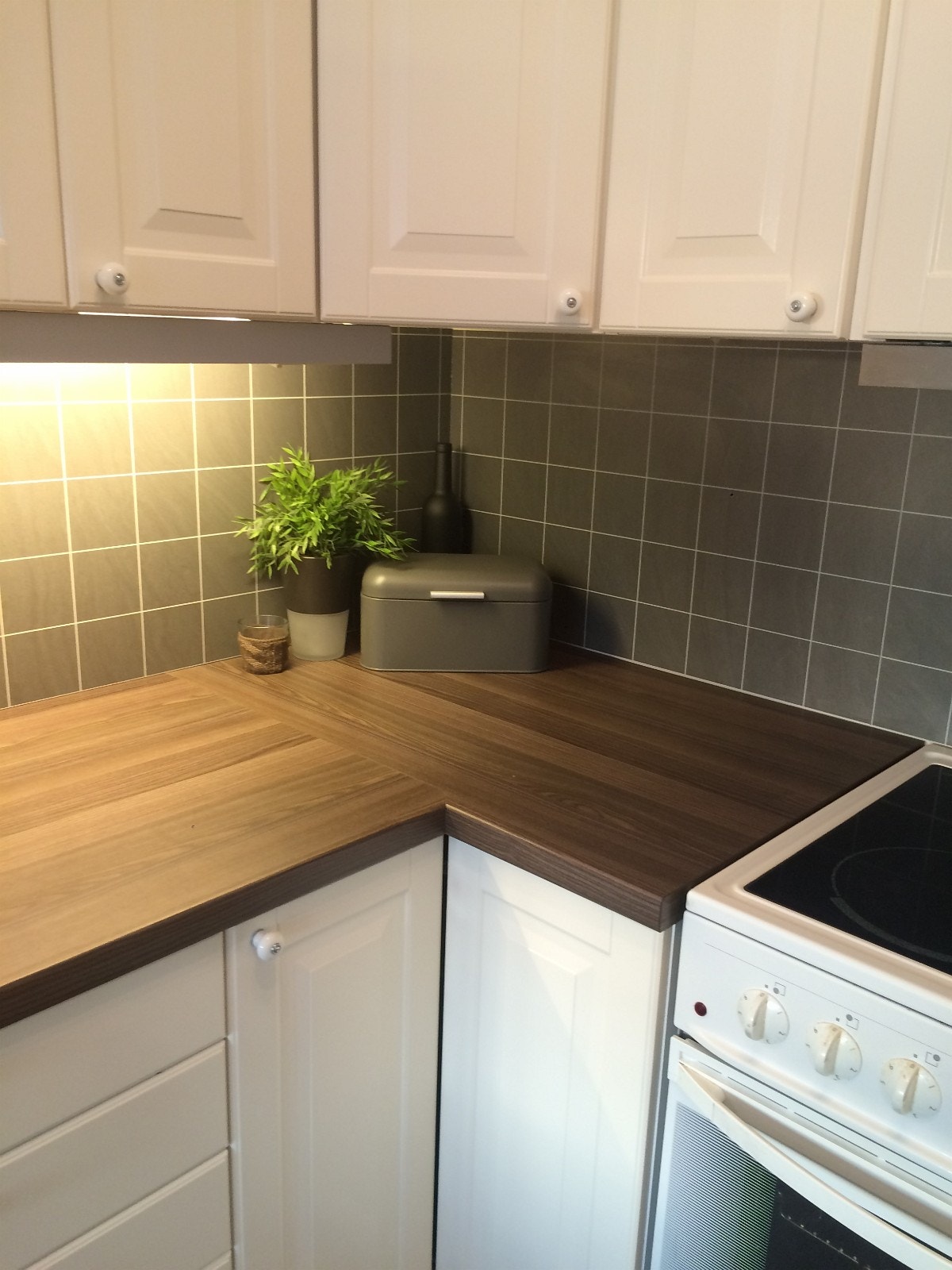 Kjøkken inkludert komfyr og oppvaskmaskin Galleribilde