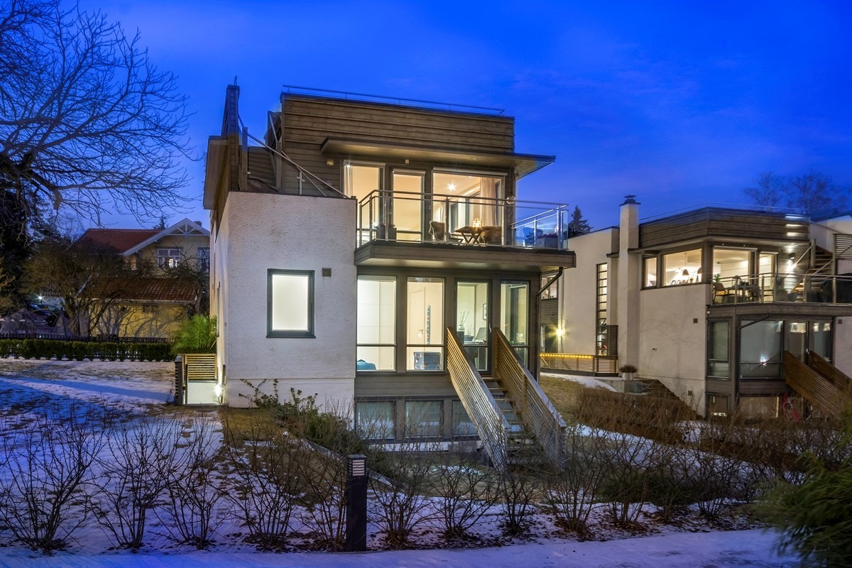 Bestumveien 76 A er en arkitektonisk perle av en familiebolig, beliggende i et rolig og svært ettertraktet område Galleribilde