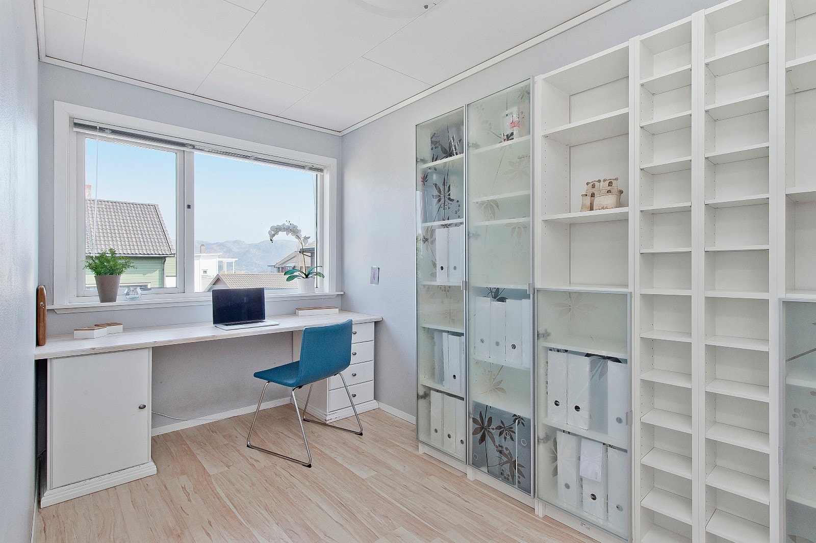 Dette soverommet/ Kontor ligger i tilknytning til stuen. Galleribilde