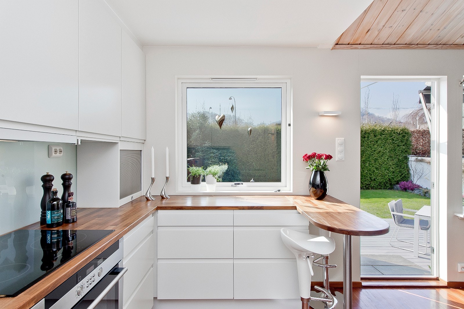 Praktisk øyløsning på enden av kjøkkenbenken. Galleribilde