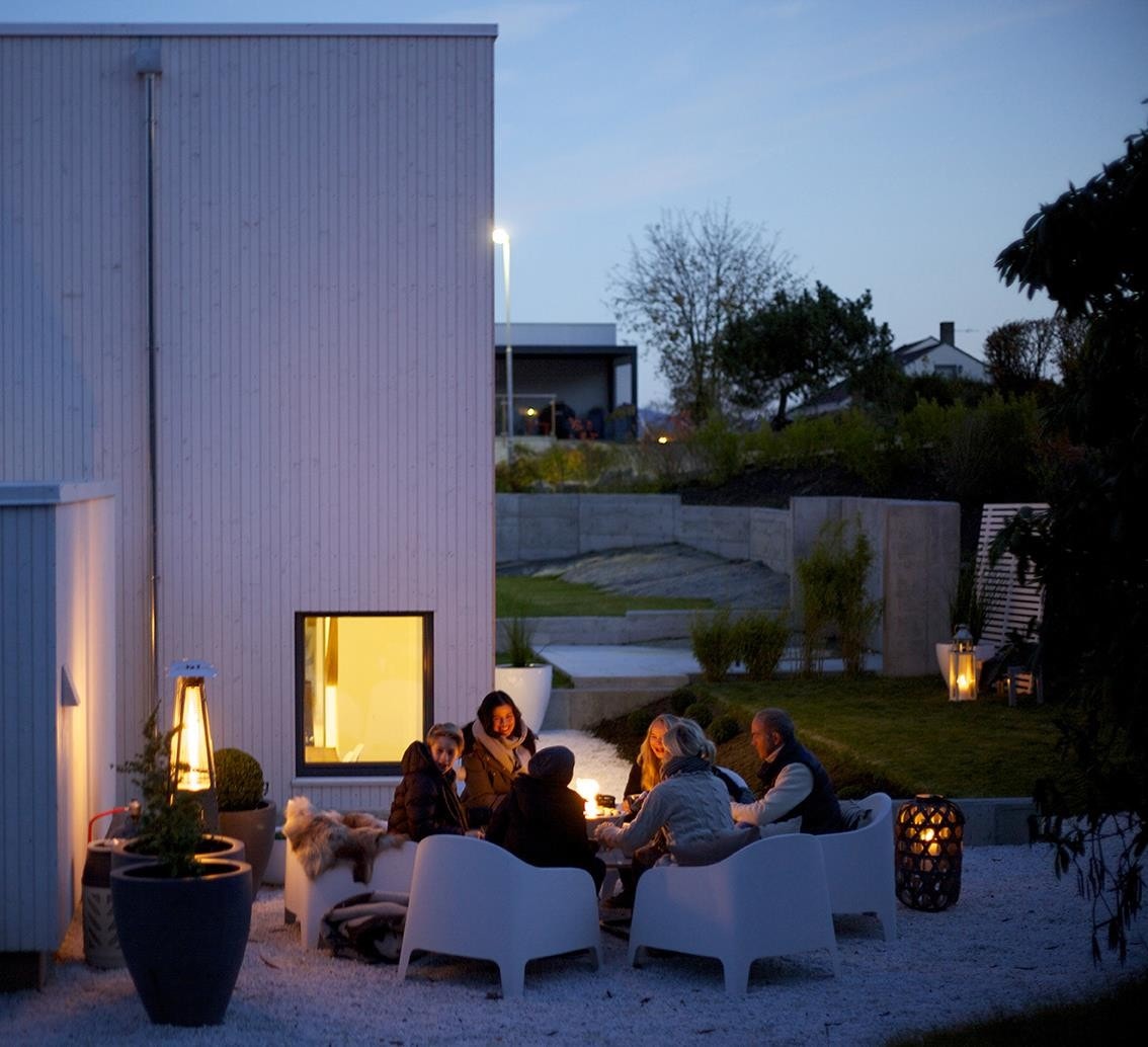 Kos for hele familien i skjermet hage. Galleribilde