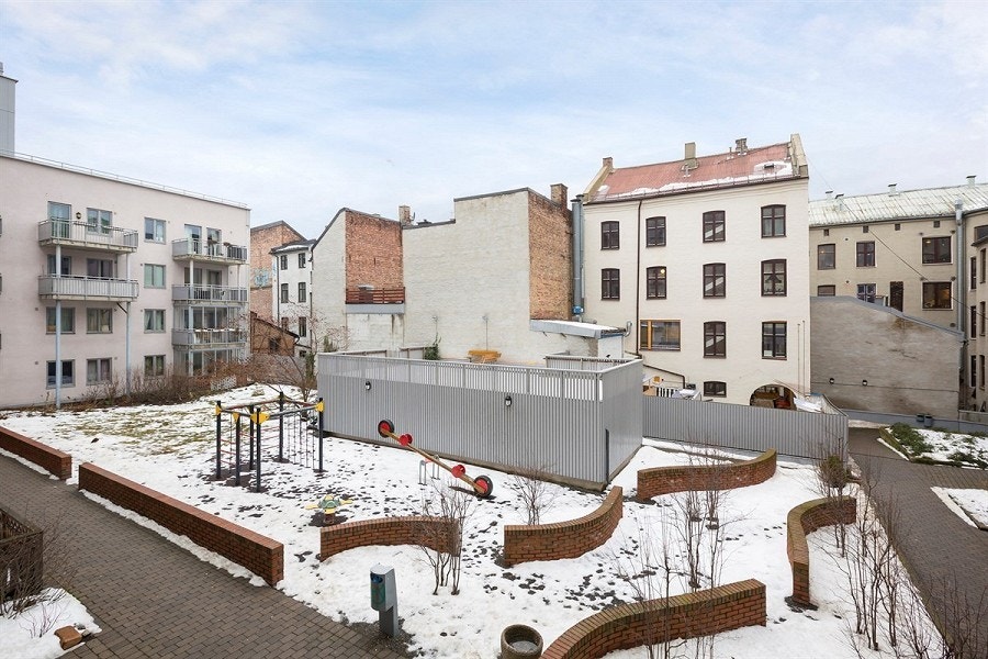 Bakgård Galleribilde