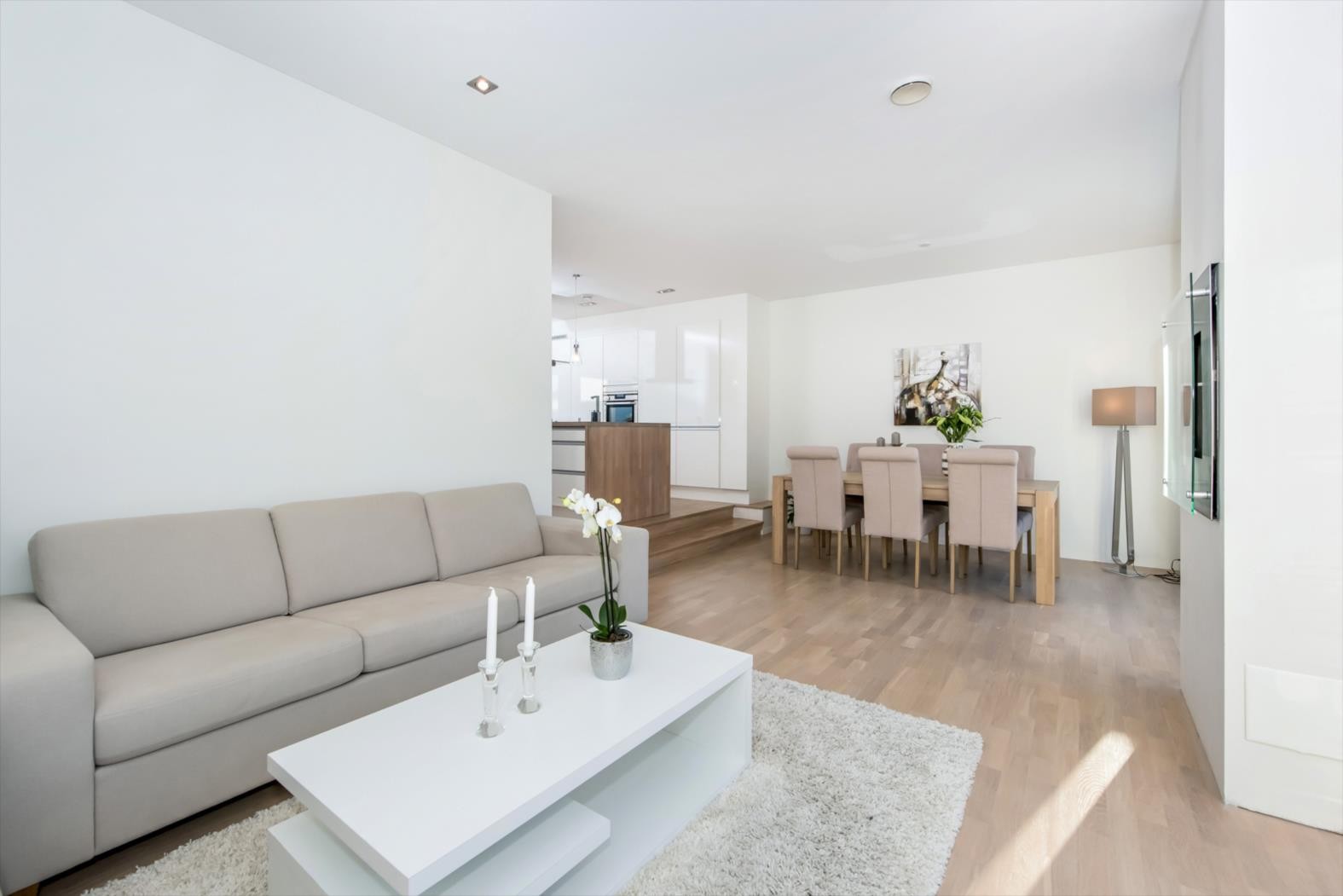 Stue/spiseplass Galleribilde