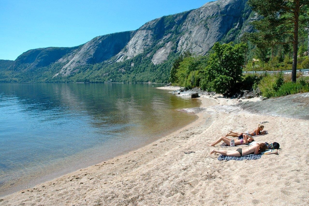 Ei strand like ved hyttefeltet. Galleribilde