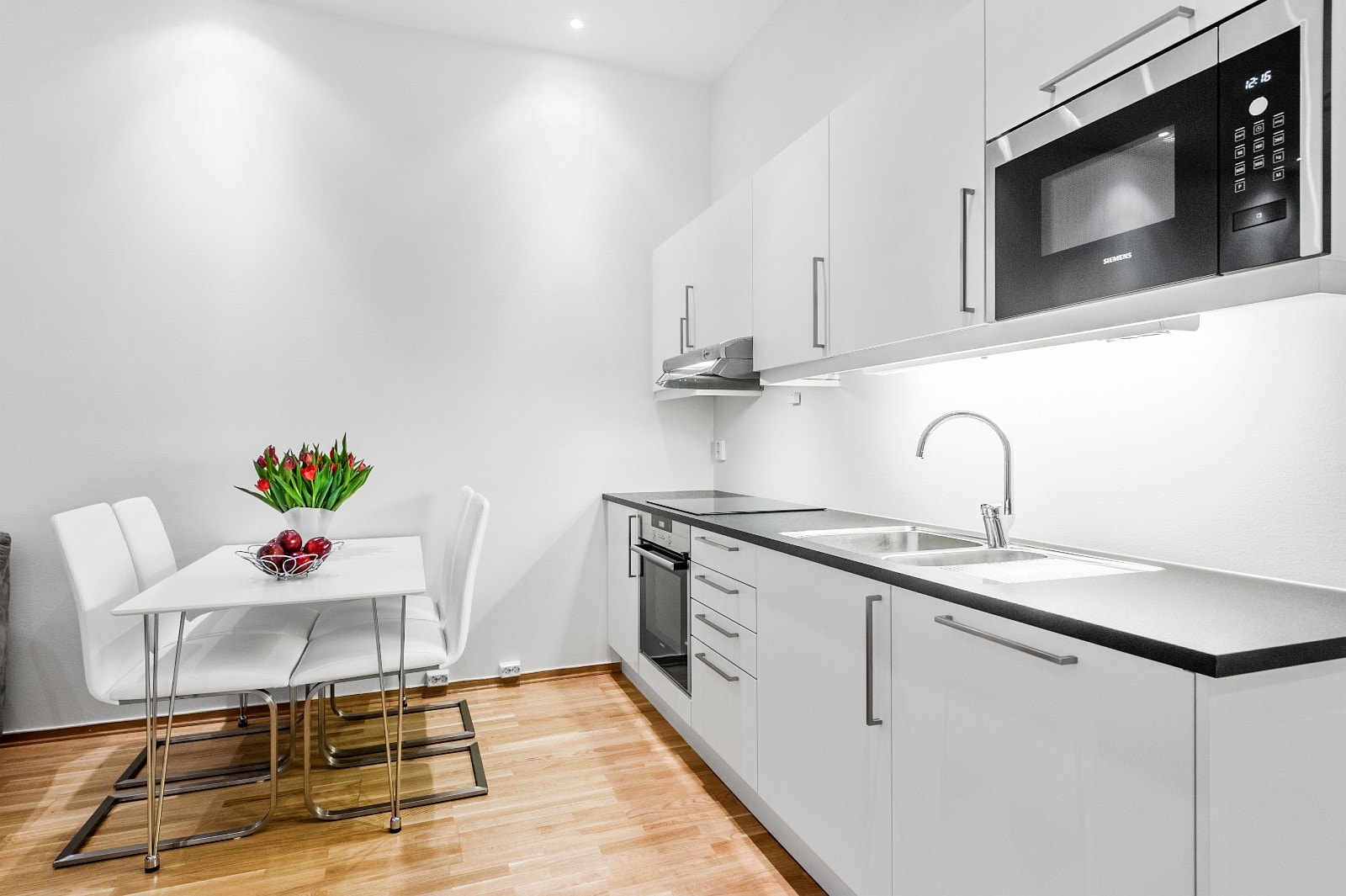 HTH Kjøkken med integrerte hvitevarer Galleribilde