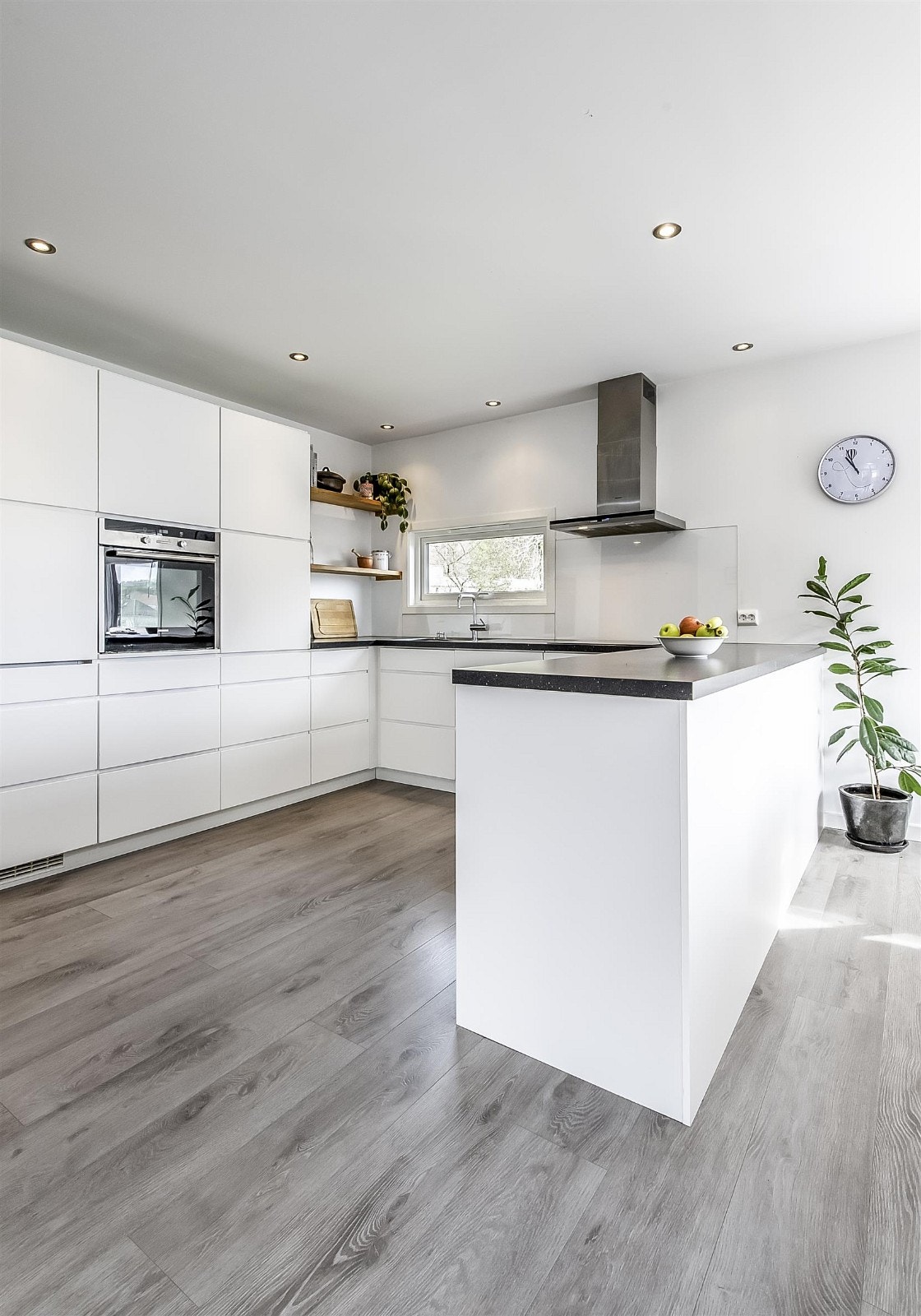 Leiligheten er nylig renovert og fremstår med god standard. Galleribilde