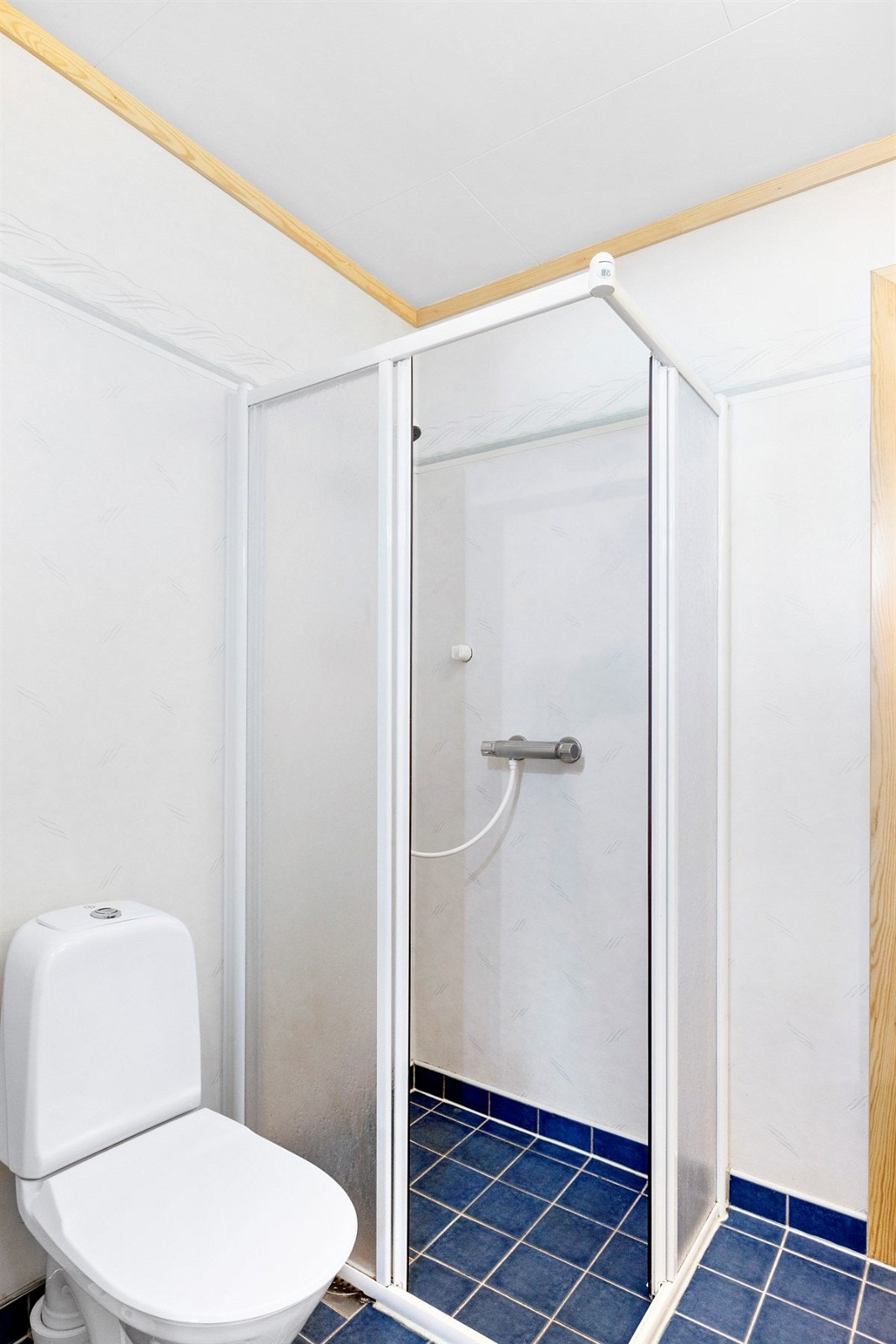 Bad/ wc med gulvfliser og varmekabler Galleribilde