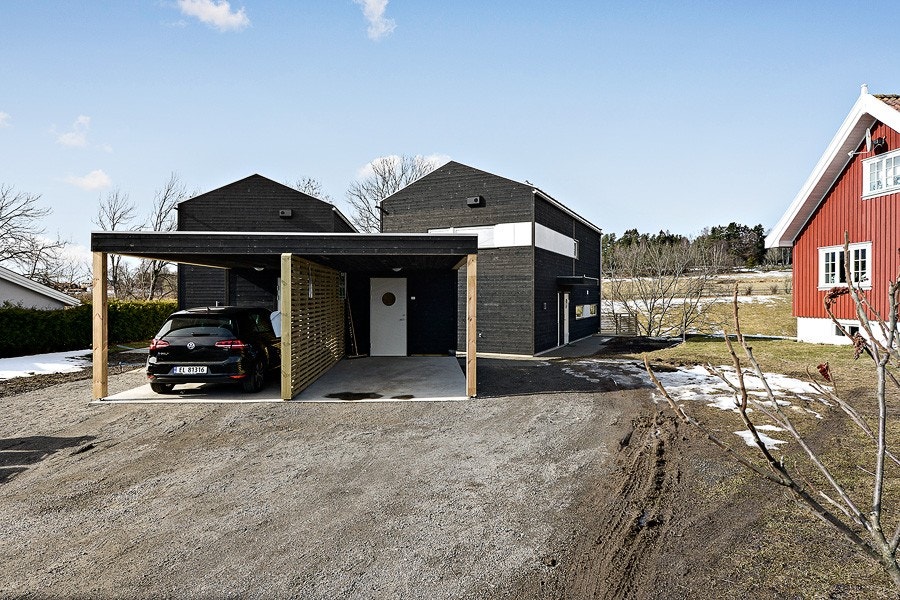 Praktisk carport med bod Galleribilde