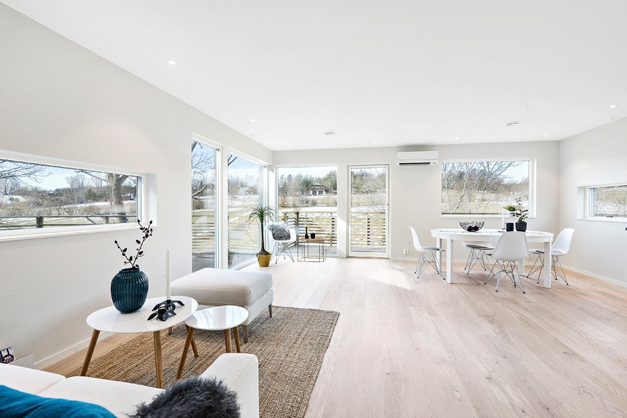 Stuen har plass til både salong og spisestue Galleribilde