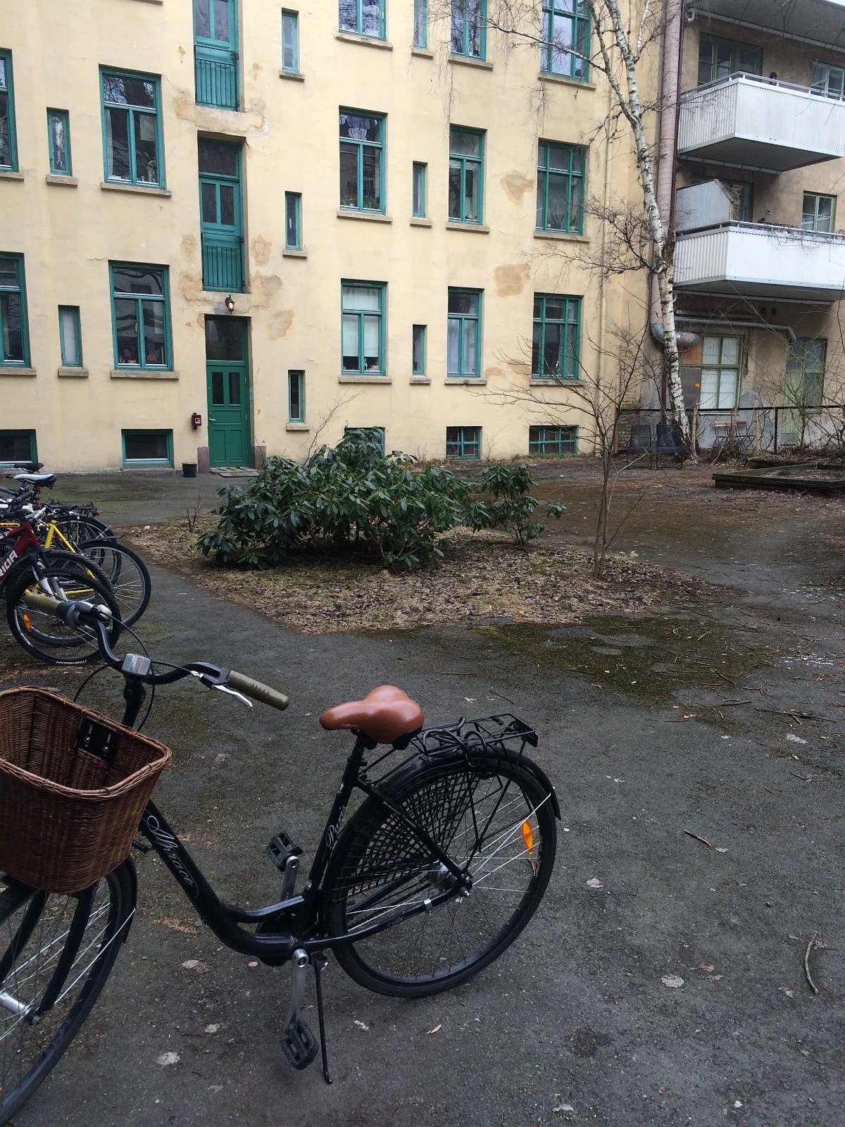 Bakgård Galleribilde