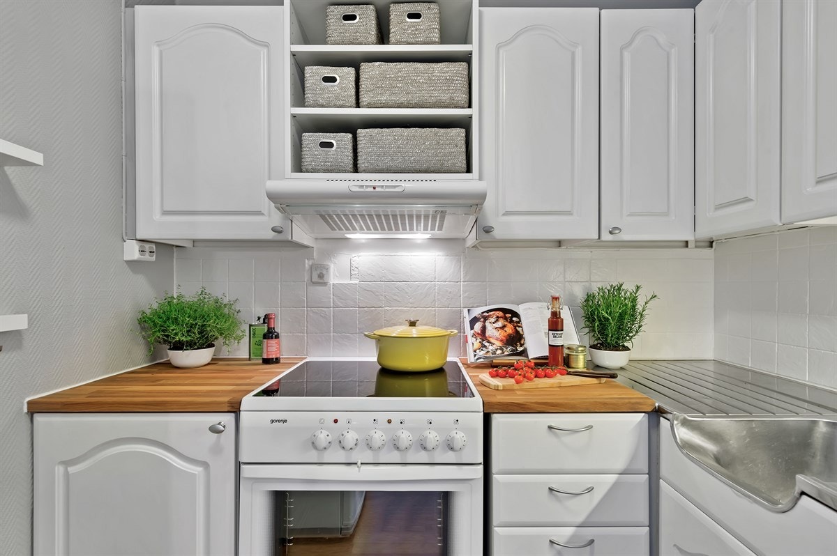 Kjøkkenet er delvis i åpen løsning med stuen. Galleribilde