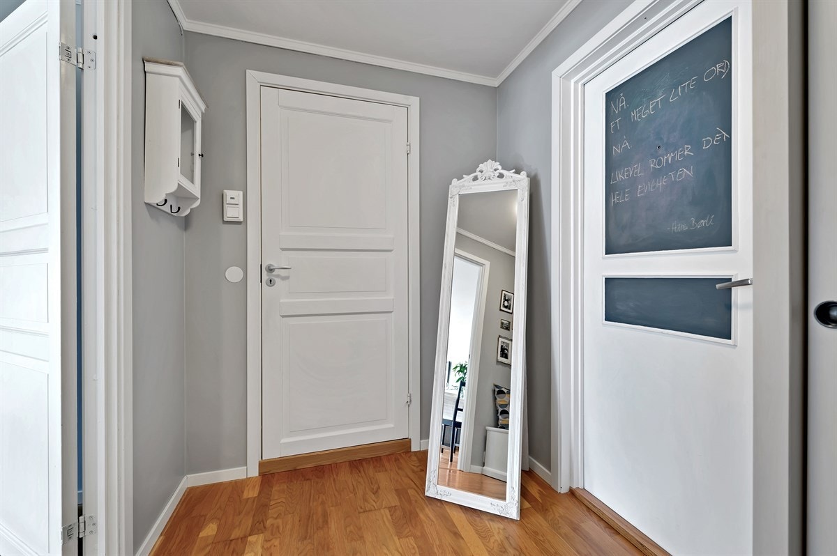 I tilknytning til gangen er det en praktisk innvendig bod på ca. 2 kvm. Galleribilde