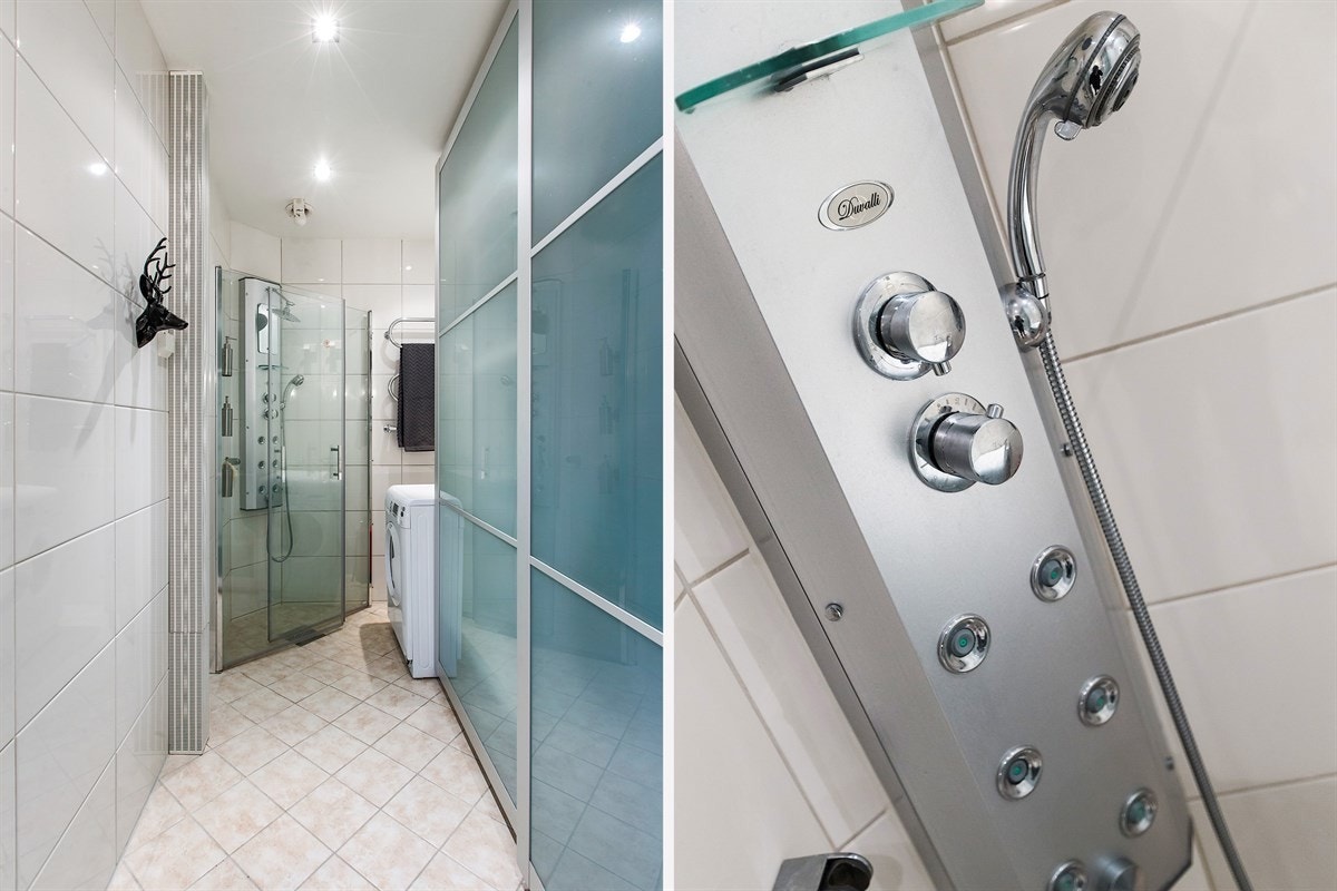 Midt i badet troner en stor 2-bladet skyvedørsgarderobe med rikelig plass til klærne. Galleribilde