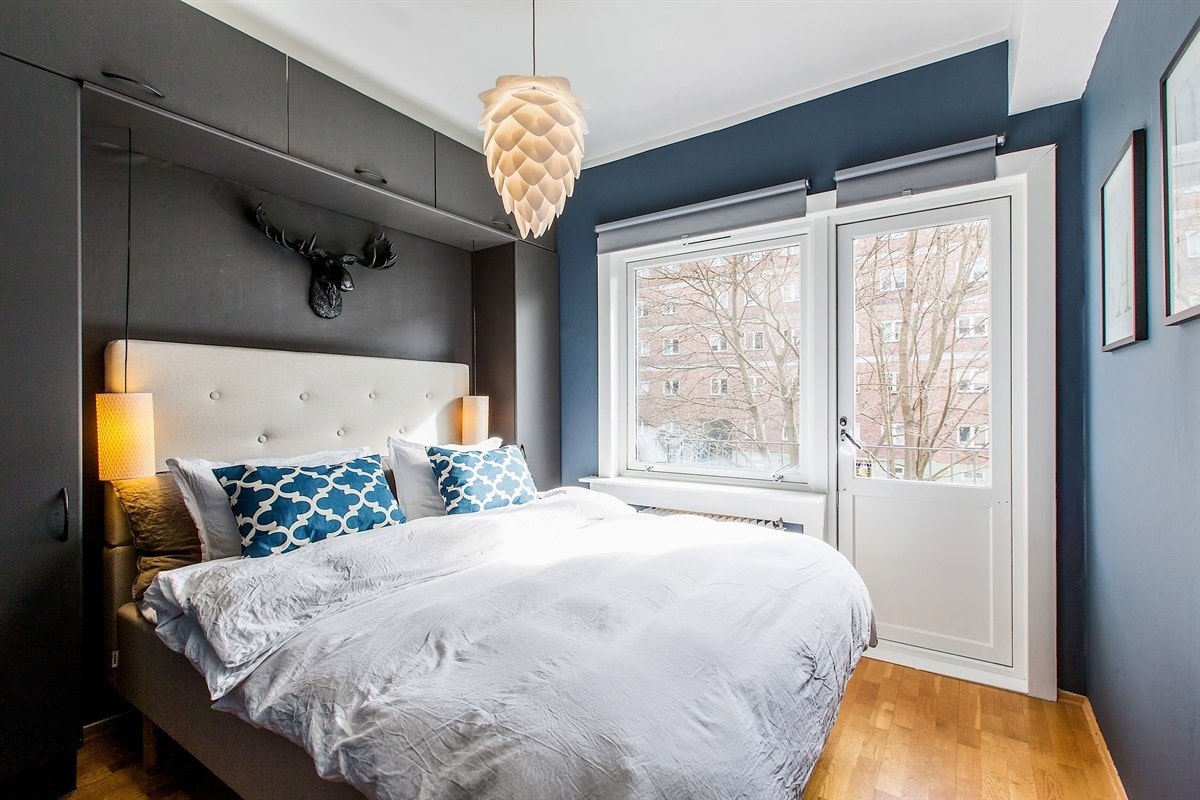 Legg merke til at også soverommet har dør ut til balkongen, slik at du kan rusle rett ut og trekke inn frisk morgenluft når du våkner. Galleribilde