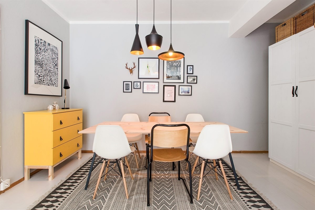 Helt innerst i stuen er en mer tilbaketrukket del ypperlig for skap eller hyller. Galleribilde