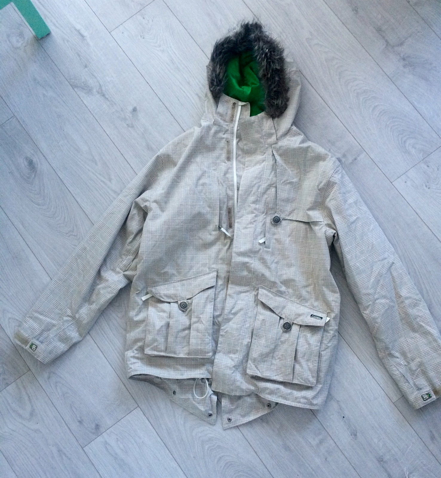 Burton snowboardjakke, str. L | FINN.no Burton Ski Snowboard Jakke str L hvit | FINN.no