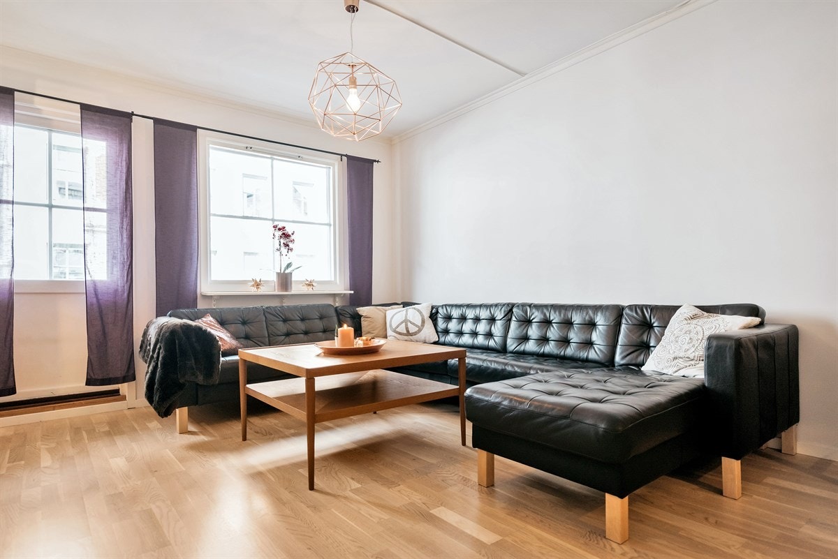 Fra stuen er det utgang til balkong. Galleribilde