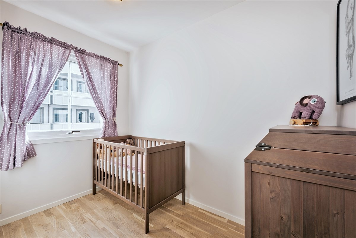 Soverom 2 - også her med nøytral fargebruk. Galleribilde