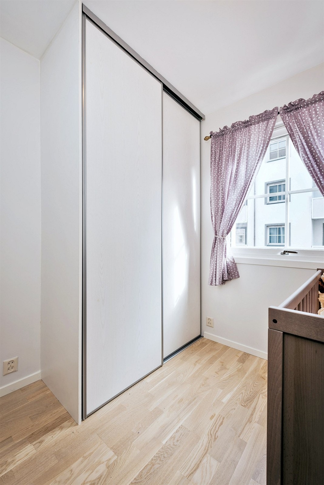 Skyvedørsgarderobe. Galleribilde