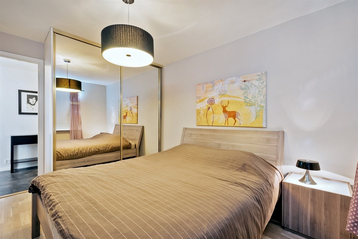 Hovedsoverom med speilskap. Galleribilde